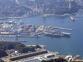 В городе Йокосука к юго-западу от Токио по подозрению в сексуальных домогательствах к японской школьнице задержан американский моряк