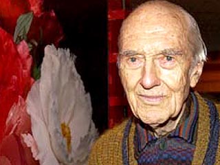В возрасте 92 лет скончался прототип Джеймса Бонда Питер Смизерс