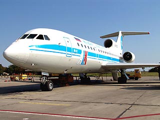 Российский самолет Як-42 авиакомпании "Авиационные линии Кубани" (АЛК), выполнявший рейс "Краснодар-Стамбул", в четверг при посадке в международном аэропорту им. Ататюрка в Стамбуле выкатился за пределы взлетно-посадочной полосы