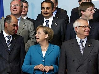 Лидеры стран Европейского союза, собравшиеся в четверг на двухдневный саммит в Брюсселе, высказались за продление паузы в процессе ратификации европейской конституции, объявленной в июне 2005 года