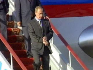 Президент РФ Владимир Путин прибыл в пятницу в Казахстан. Путин прилетел в Алма-Ату из Шанхая, где принял участие в саммите ШОС и провел ряд двусторонних встреч