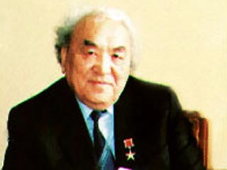 На 85-м году жизни скончался известный поэт Давид Кугультинов