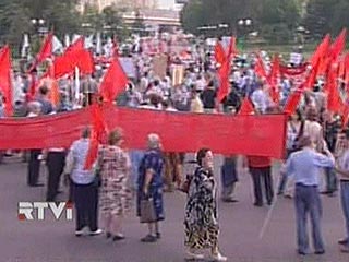 Около 2 тысяч человек пришли в среду к телецентру Останкино в Москве на митинг в поддержку свободы средств массовой информации