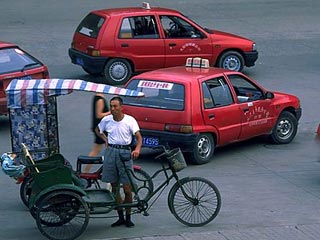 Пьяных китайских болельщиков бесплатно развозят по домам на такси