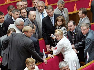 На Украине официально объявлено о создании парламентской коалиции. В нее вошли Блок Юлии Тимошенко, пропрезидентский блок "Наша Украина" и Социалистическая партия
