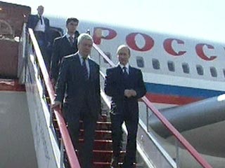 Президент России Владимир Путин прилетел в Минск, где в пятницу проходят два саммита - Евразийского экономического сообщества (ЕврАзЭС) и Организации Договора о коллективной безопасности (ОДКБ)