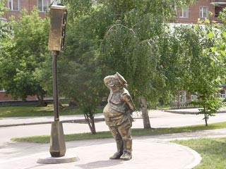 В Новосибирске установлен первый в России памятник светофору