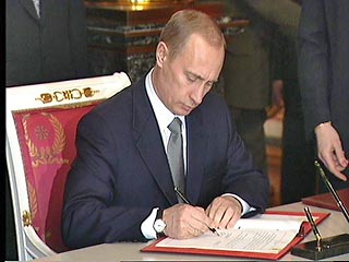 Президент РФ Владимир Путин сообщил, что подписал указ "О мерах по оказанию содействия по добровольному возвращению в РФ соотечественников, проживающих за рубежом"