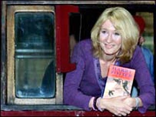 Британская писательница, автор романов о маленьком волшебнике Гарри Потере Джоан Роулинг призналась в том, что по крайней мере два персонажа умрут в седьмом заключительном романе серии
