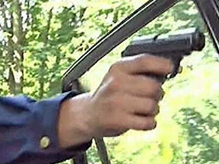 Сотрудники белорусской милиции на Минской кольцевой автодороге открыли стрельбу по гражданину России, который после ДТП бросился на них с ножом