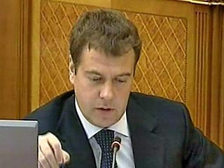 Первый вице-премьер Дмитрий Медведев считает, что необходимо увеличить объем финансирования ряда нацпроектов