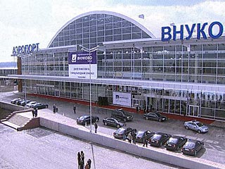 В аэропорту "Внуково" таможенники пресекли попытку контрабанды из Франции столового сервиза из фарфора, серебра и хрусталя стоимостью полмиллиона евро