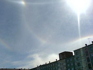 В среду около 15:00 (11:00 по московскому времени) в небе над Норильском появилось несколько колец гало