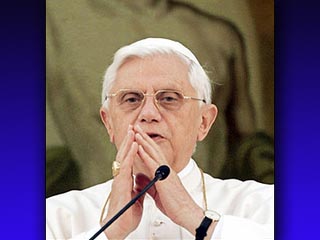 Бенедикт XVI призвал к освобождению заложников, захваченных на Святой земле, а также к переговорам между израильтянами и палестинцами с целью разрешения кризиса, возникшего в результате пленения израильского военнослужащего палестинскими боевиками
