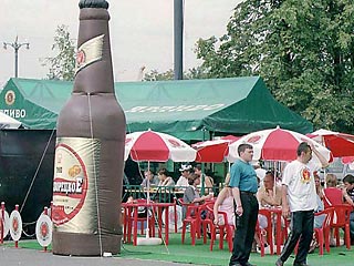 Восьмой московский фестиваль пива открылся в субботу в Москве в спорткомплексе "Лужники"