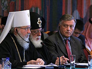 Сегодня в "Президент-отеле" в Москве состоялось заключительное заседание Всемирного саммита религиозных лидеров. На нем было принято итоговое послание