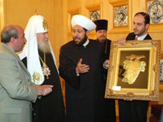 Встреча сирийского духовного лидера с Алексием II состоялась сегодня в Москве в ходе Всемирного саммита религиозных деятелей