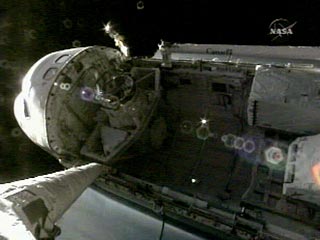 Шаттл Discovery готовится к стыковке МКС в 18:52 по московскому времени