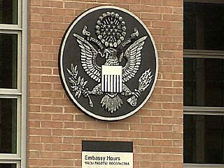 Посольство США в Киргизии официально подтвердило факт высылки из республики двух американских дипломатов, подчеркнув, что выдвинутые против них обвинения не соответствуют действительности
