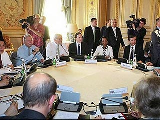 На встрече глав внешнеполитических ведомств "шестерки" (РФ, США, Китай, Франция, Великобритания и ФРГ) в среду было принято решение вернуть обсуждение иранской ядерной проблемы из МАГАТЭ в СБ ООН