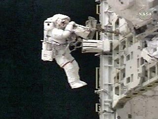 Астронавты Discovery завершили последний выход в космос перед возвращением на Землю
