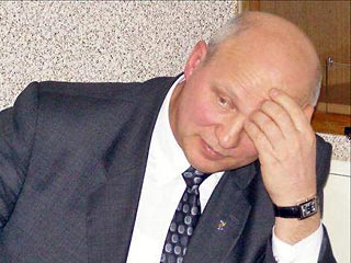 К шести года заключения потребовал приговорить экс-кандидата в президенты Белоруссии Александра Козулина прокурор. Он выступил на проходящем в суде Московского района Минска процессе