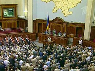 Верховная Рада Украины, согласно повестке дня, утвержденной "Антикризисной коалицией", должна сформировать в пятницу парламентские комитеты