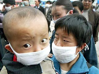 Вспышка "бассейновой лихорадки" поразила Японию, где число заболевших, как полагают, исчисляется сотнями тысяч. Около 90% пострадавших от этого вирусного заболевания - дети в возрасте до 9 лет