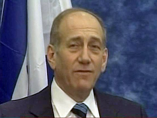 Премьер-министр Израиля Эхуд Ольмерт выдвинул в субботу три условия для прекращения конфликта в Ливане.Глава правительства потребовал немедленного освободить двух захваченных в плен солдат, которые несли службу на ливано-израильской границе, и прекратить