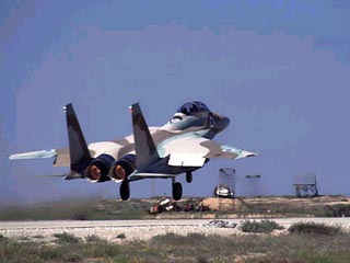 Израильские ВВС нанесли новые удары по сектору Газа. В ночь на субботу ВВС Израиля нанесли ракетный удар по зданию министерства экономики Палестинской автономии, расположенному в Газе