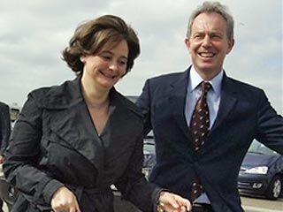 В субботу в Санкт-Петербурге премьер-министр Великобритании Тони Блэр с супругой Шерри открыли в Петербурге новый офис Британского совета в северной столице