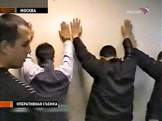 Сотрудники московского уголовного розыска задержали семерых граждан Киргизии, которых подозревают в изнасиловании двух сотрудниц милиции