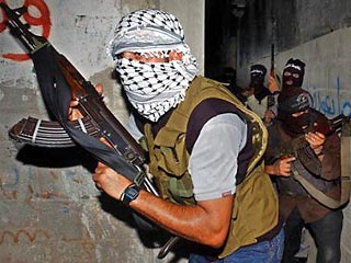 Шиитское движение "Амаль" объявило в воскресенье о вступлении в войну с Израилем на стороне террористической группировки "Хизбаллах". В связи с этим движение объявило всеобщую мобилизацию своих сторонников