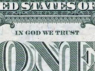Написанный в том числе на долларах девиз "In God We Trust" ("Мы верим в Бога") был официально утвержден в качестве национального лозунга США в июле 1956 года президентом Дуайтом Эйзенхауэром