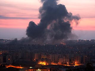 ВВС Израиля в ночь на четверг нанесли удары по ряду объектов террористической организации "Хизбаллах" в Ливане. В частности, были атакованы бункеры в южной части Бейрута, где, по данным разведки, скрывается руководство "Хизбаллах"