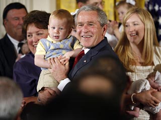 Президент США Джордж Буш в среду наложил вето на законопроект, который разрешает использовать бюджетные средства на все исследования стволовых клеток эмбриона человека
