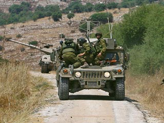 Ливан примет участие в военных действиях, если Израиль начнет полномасштабную наземную операцию на территории этой страны. Об этом ливанский министр внутренних дел Ахмат Фатфат заявил в интервью "Известиям"