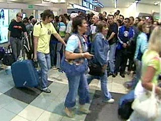 Два самолета МЧС России в пятницу должны доставить в Москву из Латакии (Сирия) около 250 россиян и граждан стран СНГ, эвакуированных из Ливана