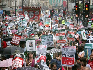 В Лондоне около 7 тысяч человек провели демонстрацию против бомбардировок Ливана