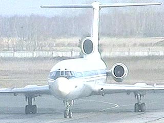 В Новосибирском аэропорту "Толмачево" из-за неполадок в двигателе вечером в понедельник совершил вынужденную посадку самолет Ту-154, на борту которого находилось 160 человек