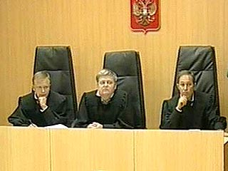 Свидетель обвинения по "делу Сычева" рядовой Олег Макарин, не вернувшийся из увольнения в часть в минувшую субботу и не явившийся в суд в понедельник, появился на заседании Челябинского гарнизонного военного суда в среду