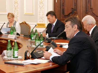 Украинские политики в четверг соберутся на общенациональный "круглый стол"