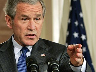 Президент США в пятинцу обвинил Сирию и Иран в прямой поддержке движения "Хизбаллах". "Я твердо знаю, что "Хизбаллах" связана с Ираном", - заявил Джордж Буш после встречи с румынским президентом в Вашингтоне