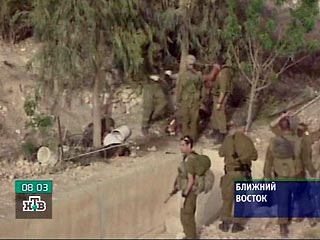 Израильские подразделения отошли от южно-ливанского приграничного города Бинт-Джбейль "по тактическим соображениям". Об этом сообщил ИТАР-ТАСС официальный представитель армии