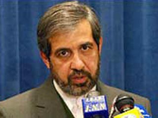 Иран требует от ООН не принимать "враждебную резолюцию" по ядерной проблеме, заявил в воскресенье журналистам официальный представитель иранского МИД Хамид Реза Асефи