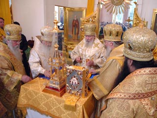 В день рождения преподобного Серафима Саровского Алексий II возглавил богослужение в Дивееве