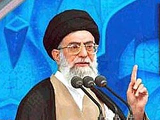 Исламское сообщество должно встать на защиту ливанского шиитского движения "Хизбаллах", заявил во вторник в Тегеране руководитель Ирана аятолла Али Хаменеи. Он подверг резкой критике действия США и Великобритании в отношении Ливана