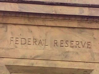 Федеральная резервная система США на очередном заседании во вторник оставила учетную ставку на текущем уровне - 5,25%, сочтя, что риск замедления экономического развития представляет большую угрозу, чем инфляционное давление