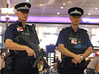 Британская полиция задержала, по последним данным, 21 человека по подозрению в подготовке взрывов более десятка пассажирских самолетов в Англии и США