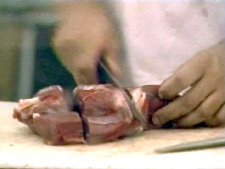 Азербайджанские дельцы пытались сбыть в Москве 120 тонн опасного для здоровья мяса